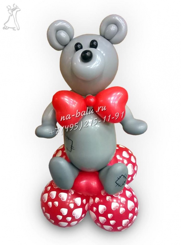 Медведь на шаре. Фигура из шаров мишка. Медведь из воздушных шаров. Композиция из шаров с мишкой. Мишка из ШДМ.