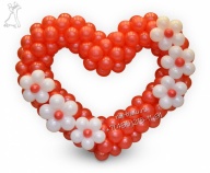 Сердце из шаров из воздушных шаров, используется в качестве украшения свадьбы